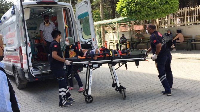 Konya’da hafif ticari araç takla attı: 4 yaralı