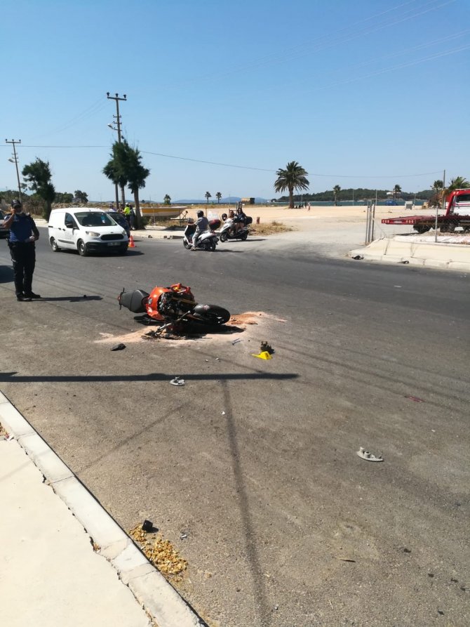 Hatalı dönüş yapan otomobile motosiklet çarptı: 1 ölü, 1 yaralı