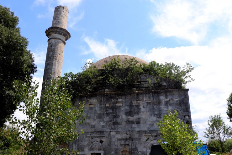 Osmanlı mirası 5,5 asırlık caminin yok olma tehlikesi