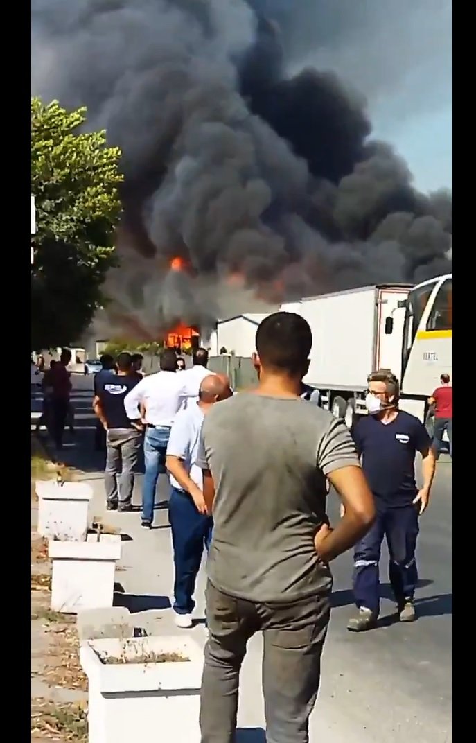 Tarsus'ta fabrika yangını