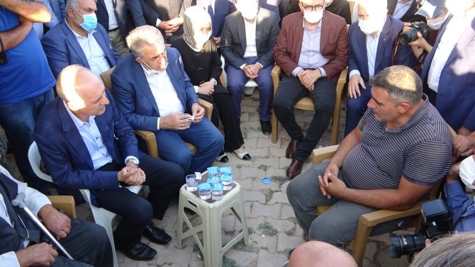 Adalet Bakanı Gül ve Kurtulmuş’tan katledilen ailenin yakınlarına taziye ziyareti