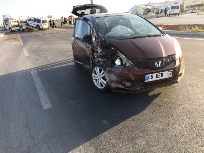 Konya'da hafif ticari araç ile otomobil çarpıştı: 5 yaralı