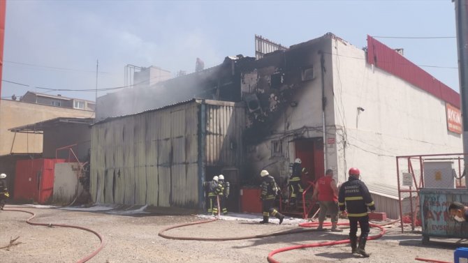 Fabrikada çıkan yangın hasara neden oldu