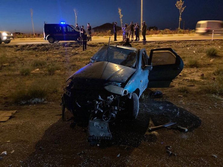 Konya'da feci kaza! sürücü ve oğlu yaralandı, kocası ve diğer oğlu hayatını katbetti