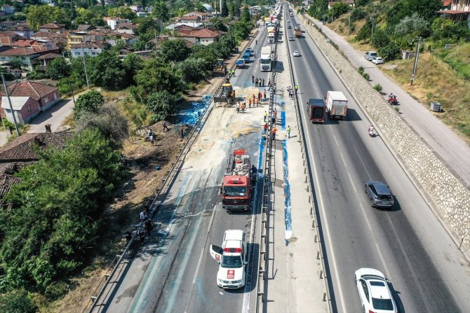 Bursa'da iki tırın çarpıştığı kazada bir kişi yaralandı