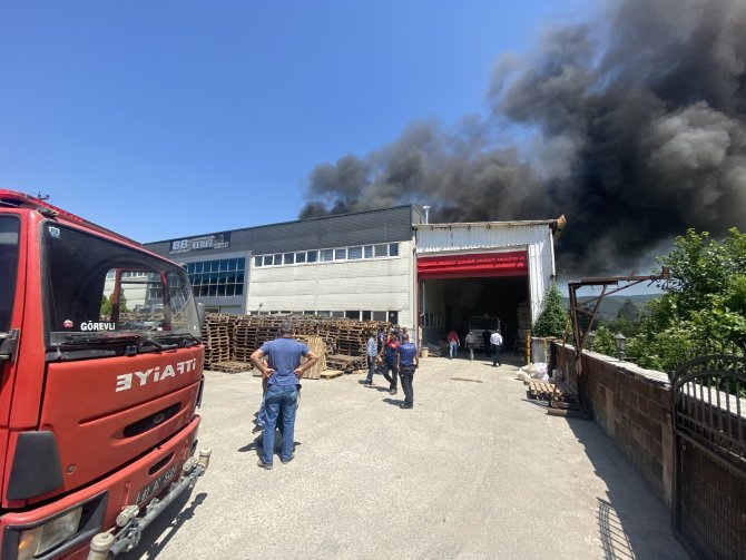 Çerez fabrikası alev alev yandı