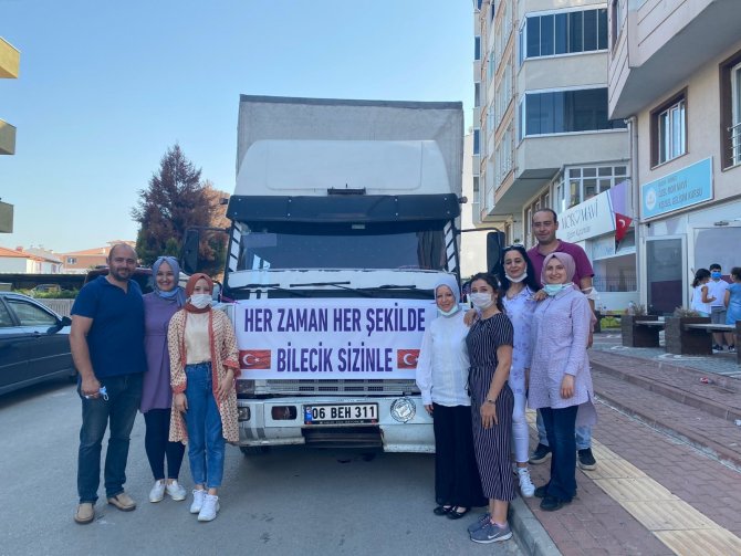 Bir kamyon ihtiyaç malzemesi Manavgat’a yola çıktı