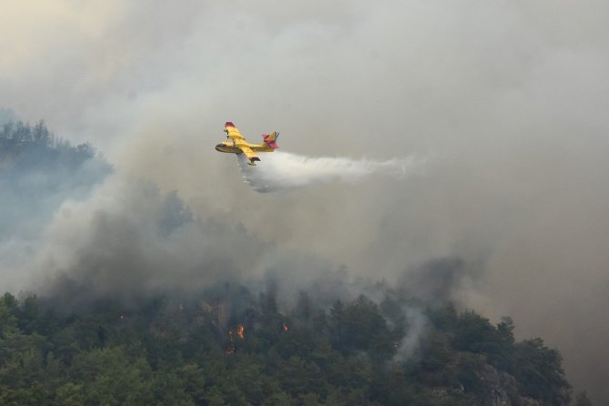 İspanyol yangın söndürme uçakları Köyceğiz’e müdahale ediyor