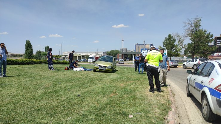 Konya'da takla atan otomobilin sürücüsü genç kız hayatını kaybetti