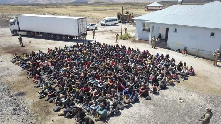 Kullandığı TIR'da 300 kaçak göçmen yakalanan şoför tutuklandı