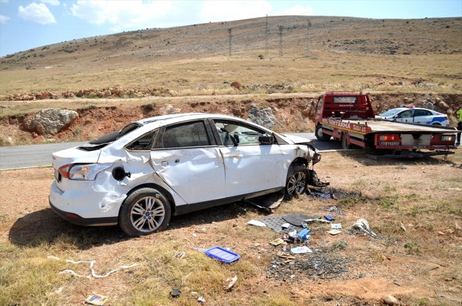 Konya'da takla atan araçtaki aynı aileden 4 kişi yaralandı