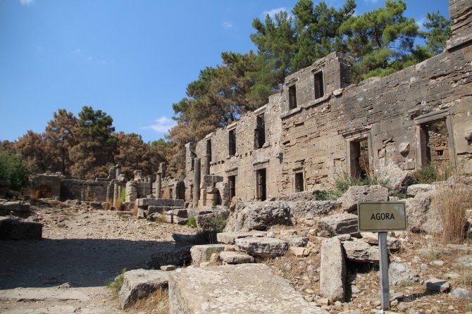 Manavgat’taki yangın Lyrbe Antik Kenti’ne de zarar verdi