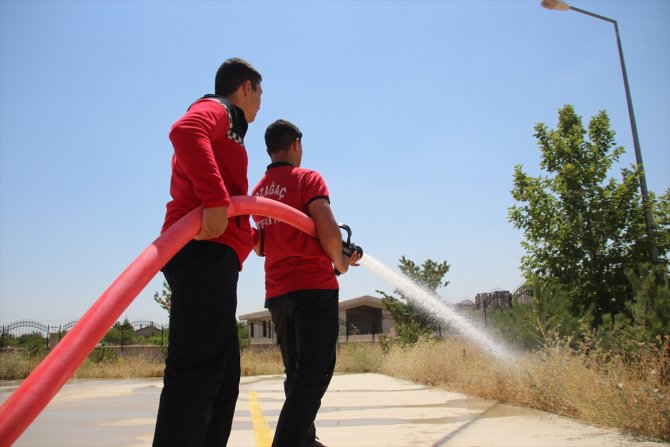 Geleceğin itfaiye erlerinden yangın bölgelerine destek