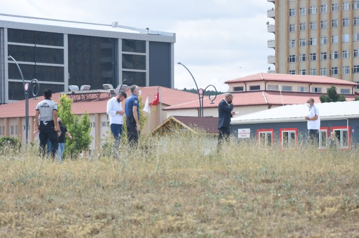 Ambulans helikopter pisti yakınında lastik yakan 2 şüpheli aranıyor