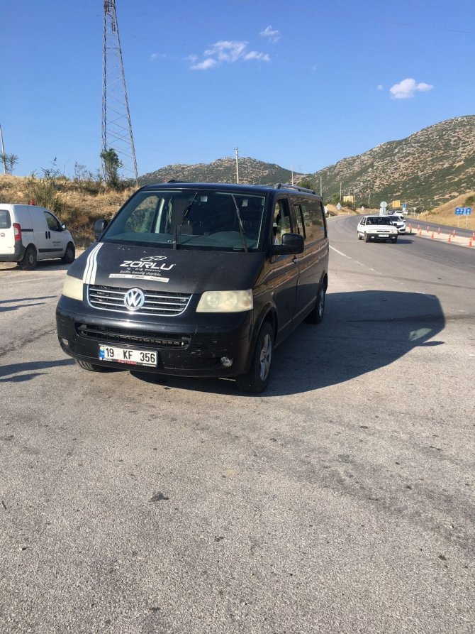 Çalıntı minibüsteki şüpheli aracı bırakarak kaçtı