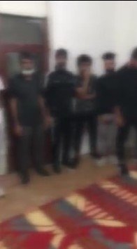 Sokağa kaçak göçmenleri bırakan kamyonet sürücüsü yakalandı