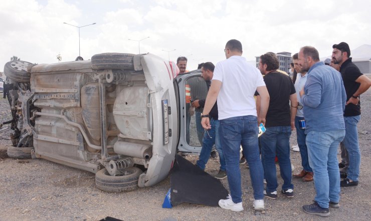 Sürücü adayının kullandığı araç takla attı: 2 yaralı