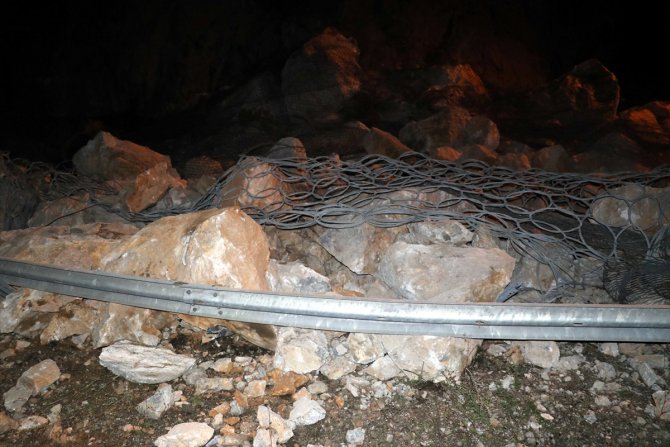 Heyelan nedeniyle kapanan Karabük-Zonguldak kara yolu ulaşıma açıldı