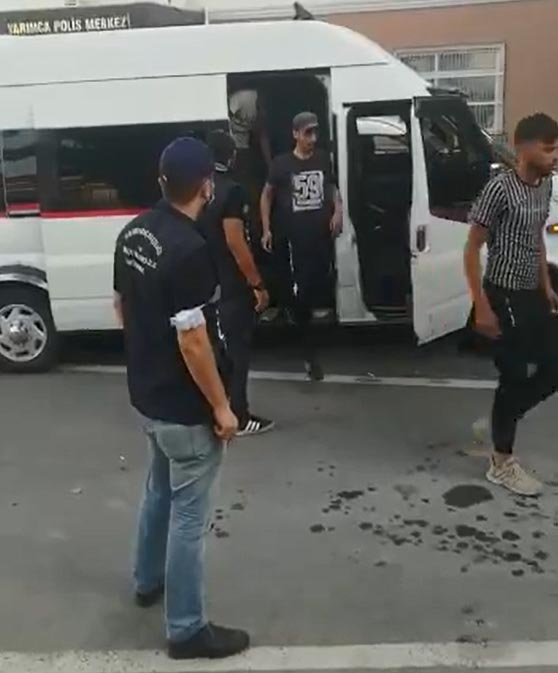 Minibüste 38 kaçak göçmen yakalandı, sürücü tutuklandı
