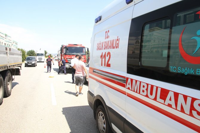 Otomobil yolcu otobüsüne çarptı: 1 yaralı