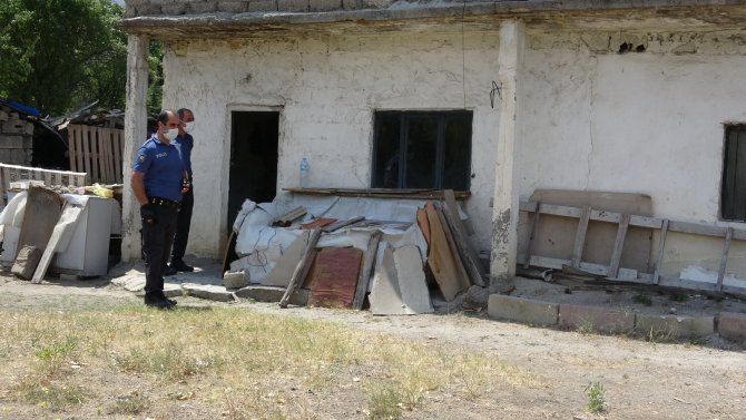 Yalnız yaşayan yaşlı adam evinde ölü bulundu