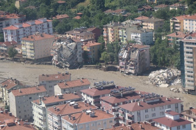 3 gündür yardım bekleyen 5 kişilik aile helikopterle böyle kurtarıldı