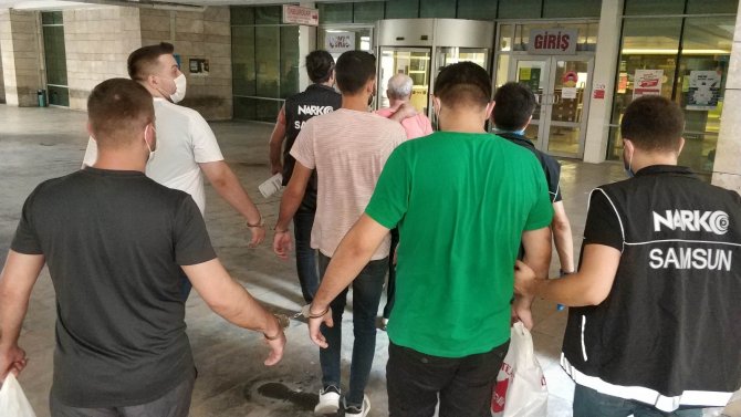 Baba ve 2 oğlu uyuşturucu ticaretinden tutuklandı