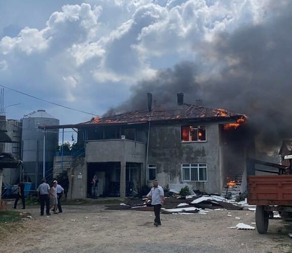 Çiftlik evinde yangın