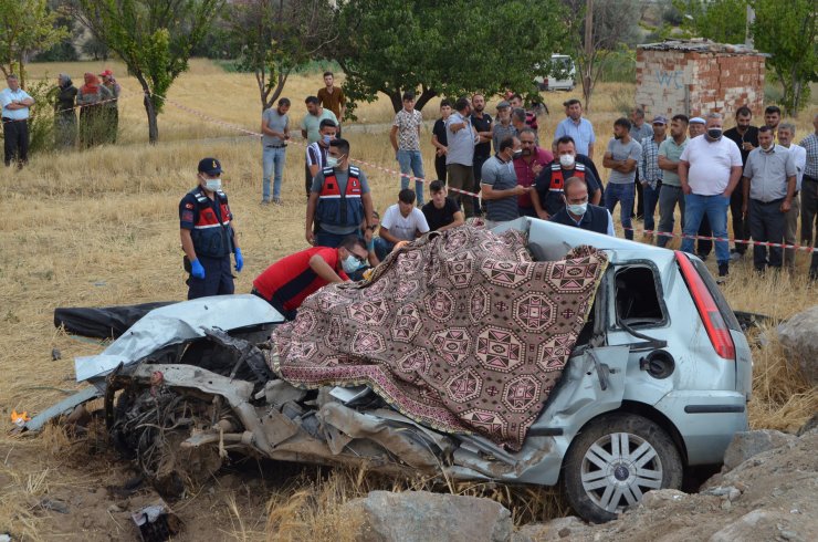 Fransa'dan kardeşinin düğünü için geldi, ağabeyi ile kazada öldü