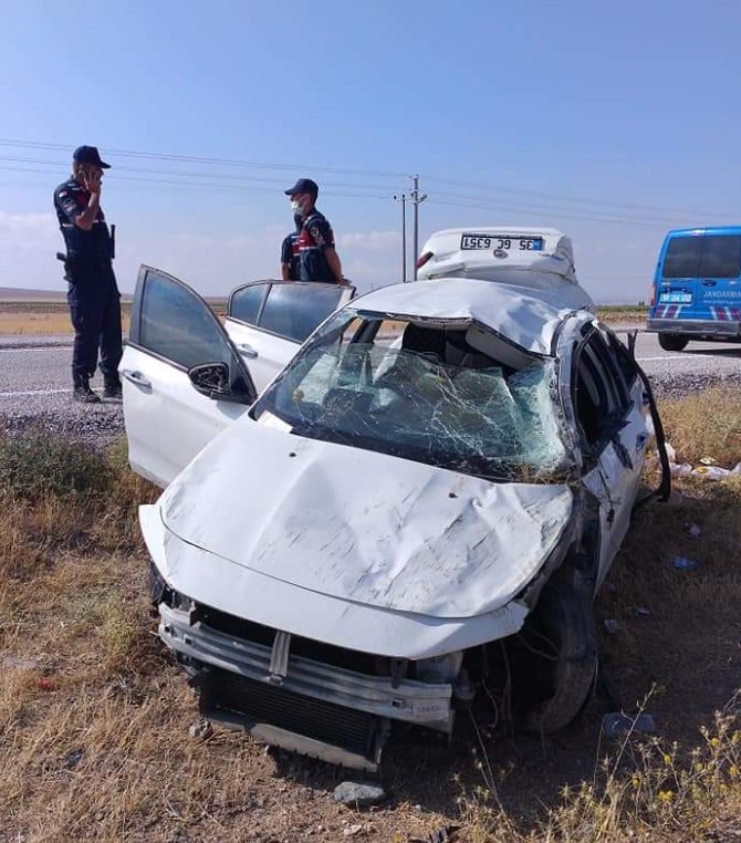 Otomobil şarampole devrildi; ağabey öldü, 2 kardeşi yaralı
