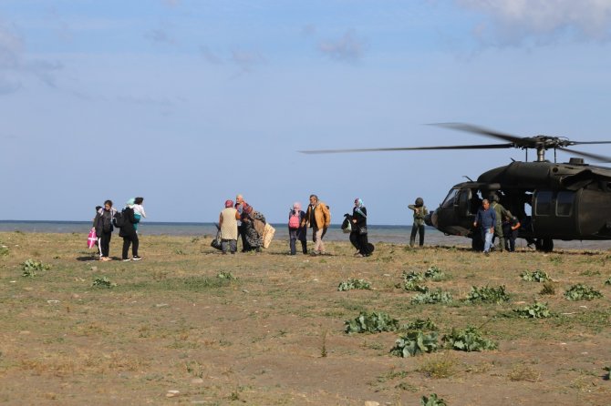 Selde mahsur kalan vatandaşlar 2 gün sonra helikopterle kurtarıldı
