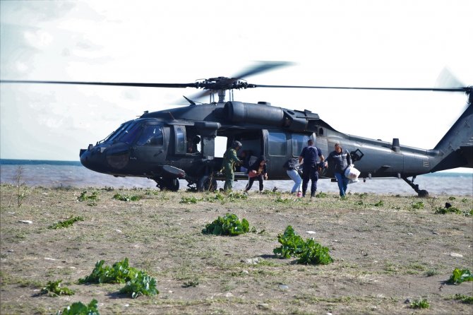 Selde mahsur kalan vatandaşlar 2 gün sonra helikopterle kurtarıldı