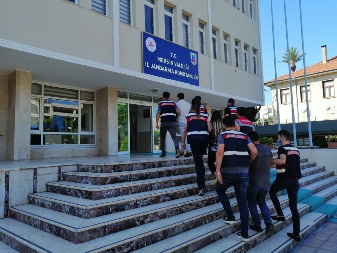Terör örgütü propagandası yapan 4 kişi gözaltına alındı
