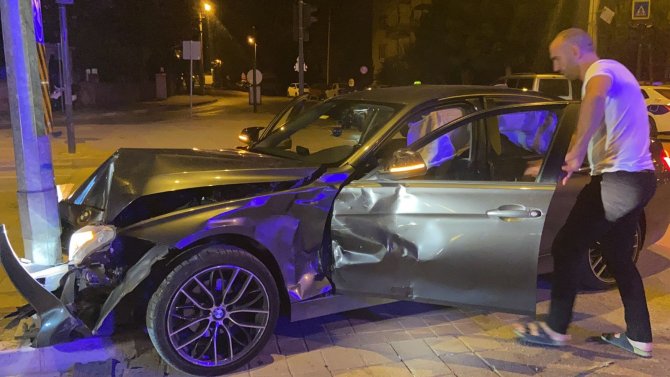 Gurbetçinin otomobiliyle ticari taksi böyle çarpıştı