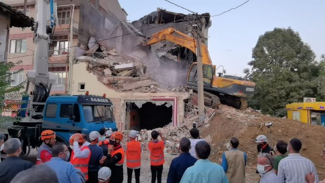 İnegöl Belediyesi’nin enkaz ve yaralı kurtarma tatbikatı gerçeği aratmadı