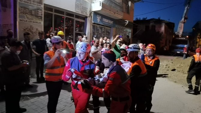 İnegöl Belediyesi’nin enkaz ve yaralı kurtarma tatbikatı gerçeği aratmadı