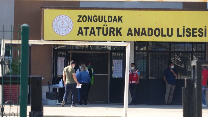 Adaylar KPSS ÖABT sınavında ter döktüler