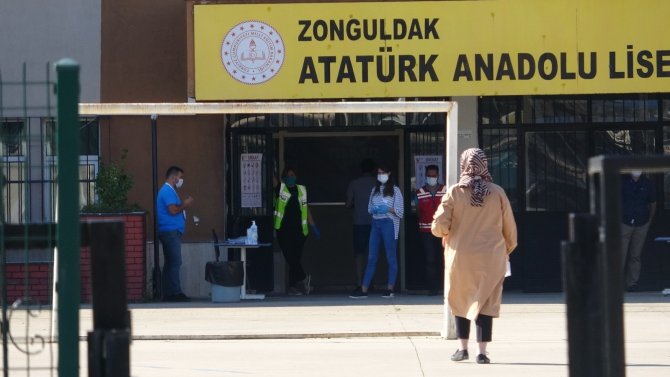 Adaylar KPSS ÖABT sınavında ter döktüler