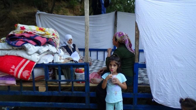 Şifalı olduğuna inanılan içme suyu ziyaretçi akınına uğruyor