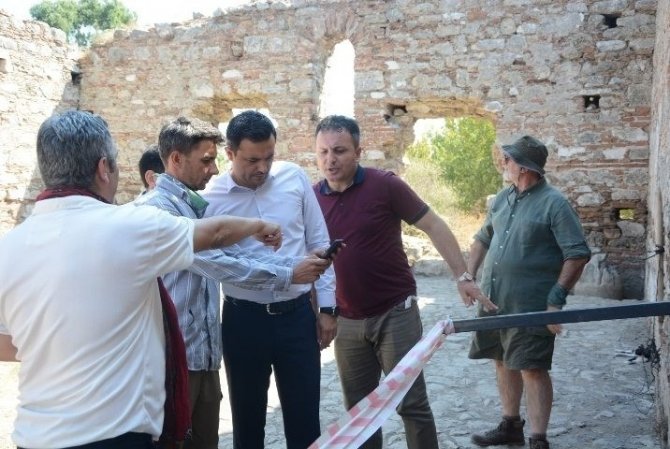 Tarihi camii gün yüzüne çıkarılıyor