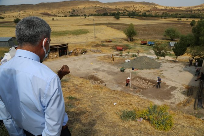 Tozkoparan höyüğünde tarihi eserler çıkmaya başladı