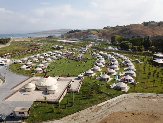 Ahlat’taki Malazgirt kutlamaları coşkuyla devam ediyor