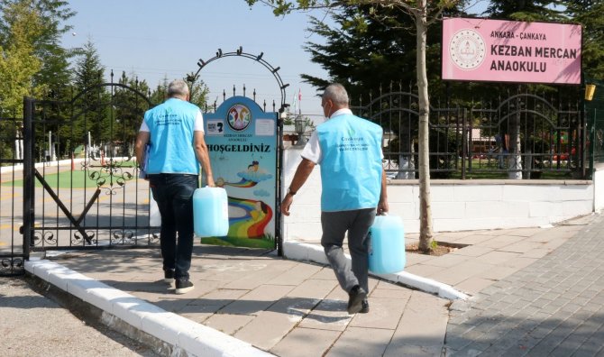 Okullara temizlik malzemesi, öğrencilere hijyen seti