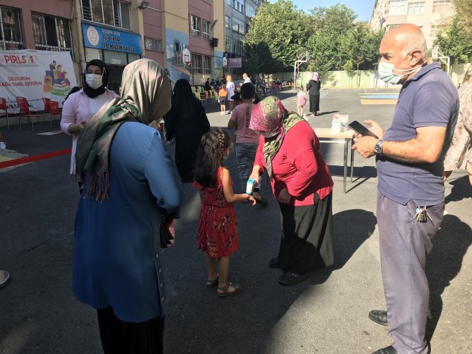 Anaokulu ve ilkokul öğrencilerinde ilk gün heyecanı