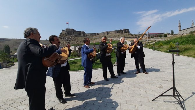 Kars Vadisi’nde aşıklara yoğun ilgi