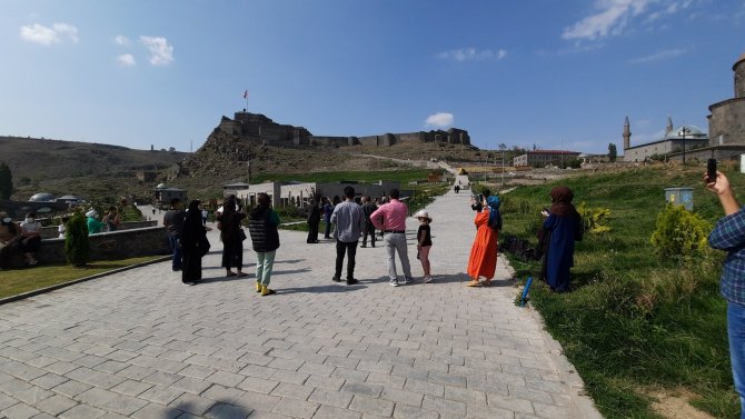 Kars Vadisi’nde aşıklara yoğun ilgi