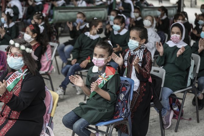 İsrail saldırısında bacağını kaybeden Filistinli küçük kız, Gazze'de törenle karşılandı