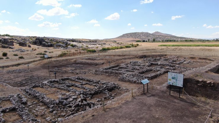 5 bin yıllık sandık mezar bulundu