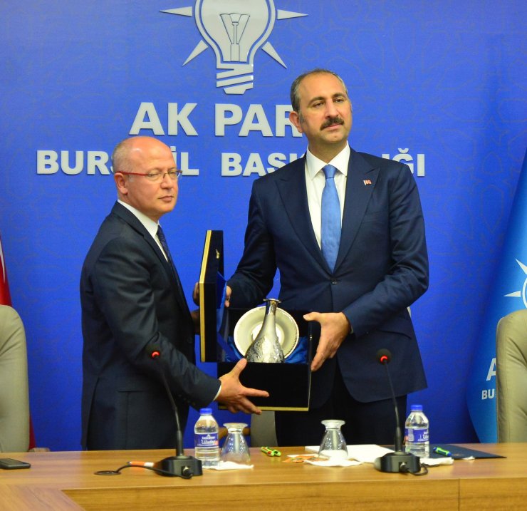 Adalet Bakanı Gül: Türkiye, AK Parti ile yol yürüyecektir