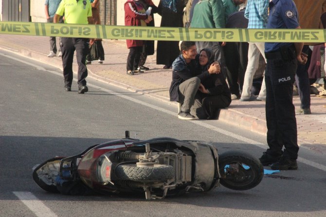 Devrilen akülü motosikletteki yolcuya kamyonet çarptı: 1 ölü